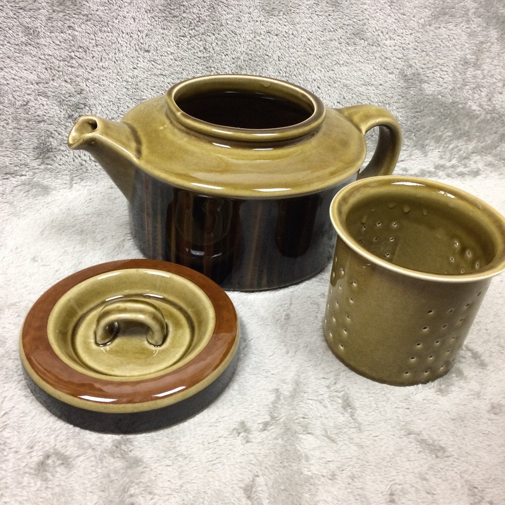 Arabia Finland Kosmos Teapot with Infuser Strainer 6 Cup Gunvor Olin-Gronqvist